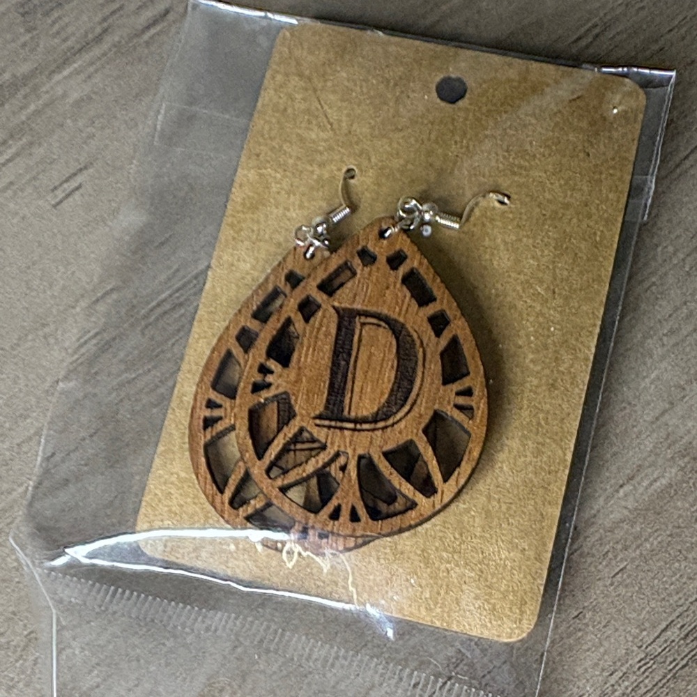 💧🪵NWT Statement Initial D Teardrop Wooden Earrings Lightweight